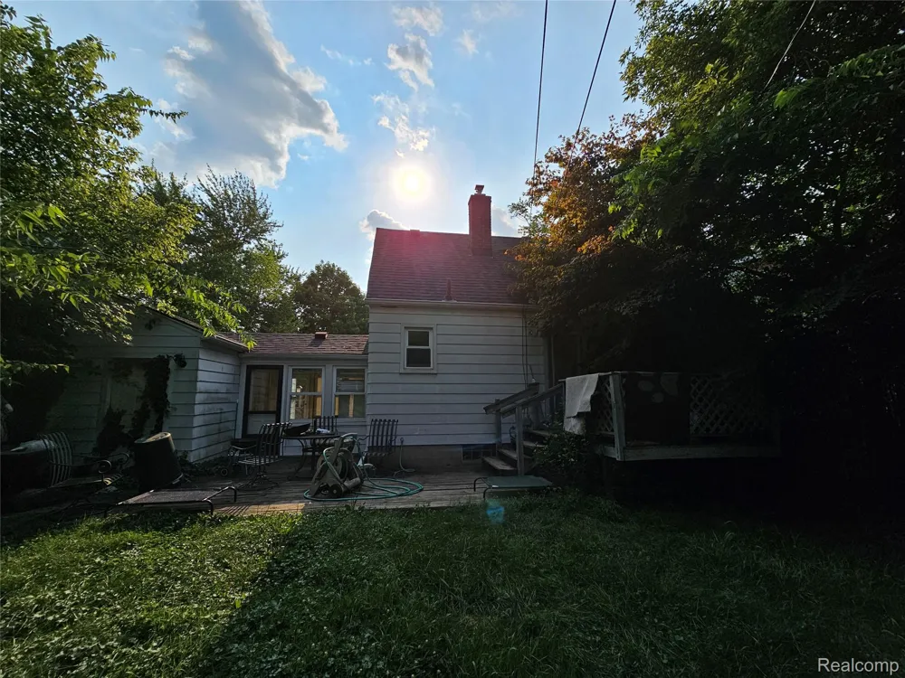 15524 Macarthur Redford Charter Township, MI 48239