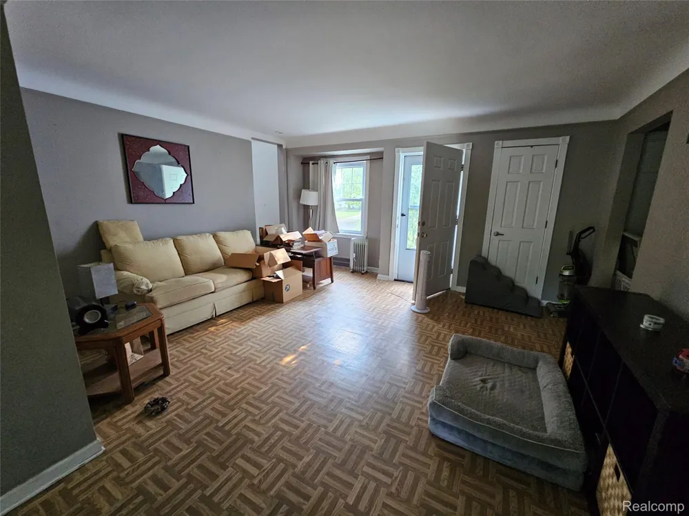 15524 Macarthur Redford Charter Township, MI 48239