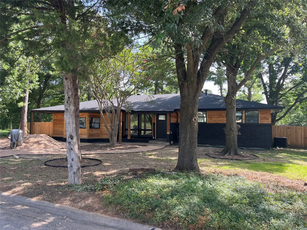 404 W Hillcrest Street Keene, TX 76059
