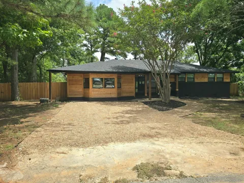 404 W Hillcrest Street