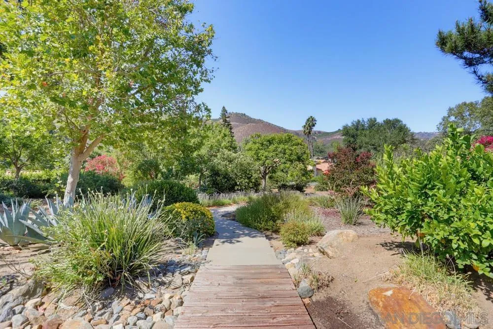 32993 Luiseno Circle Dr Pauma Valley, CA 92061