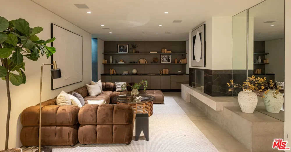 1814 Marcheeta Place Los Angeles, CA 90069