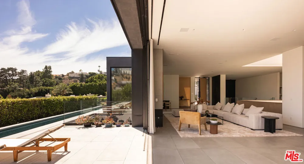 1814 Marcheeta Place Los Angeles, CA 90069
