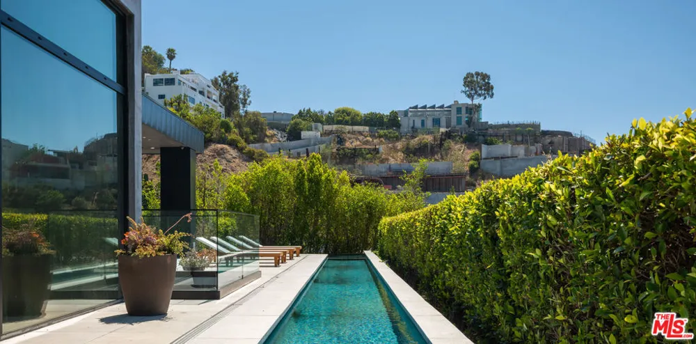 1814 Marcheeta Place Los Angeles, CA 90069