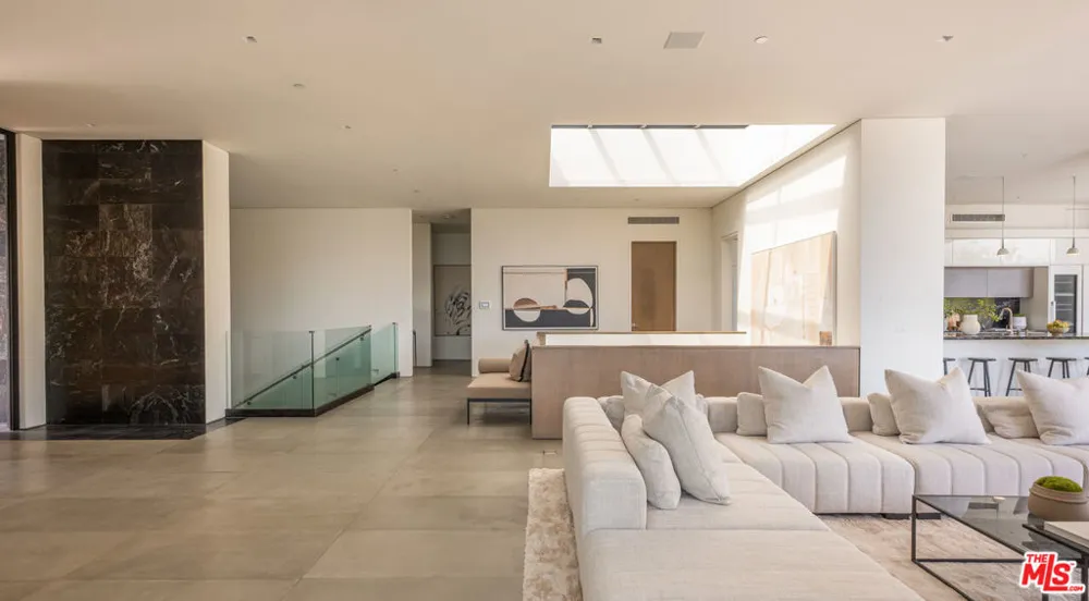 1814 Marcheeta Place Los Angeles, CA 90069