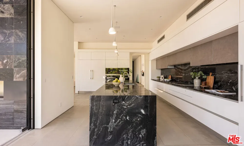 1814 Marcheeta Place Los Angeles, CA 90069