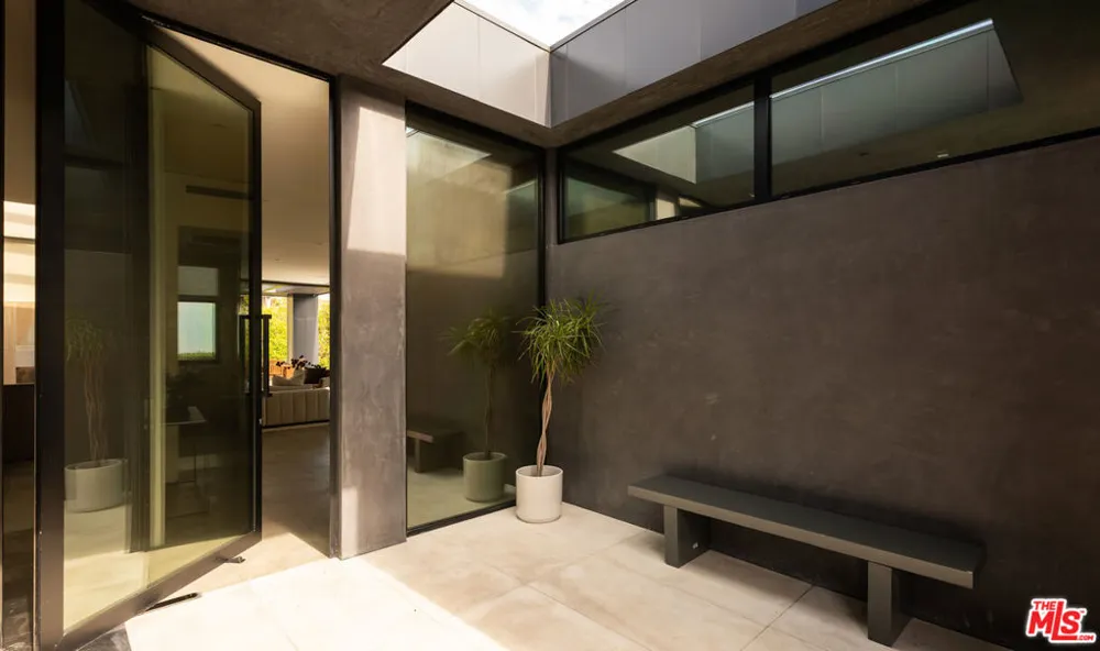 1814 Marcheeta Place Los Angeles, CA 90069
