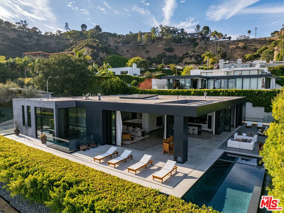 1814 Marcheeta Place Los Angeles, CA 90069