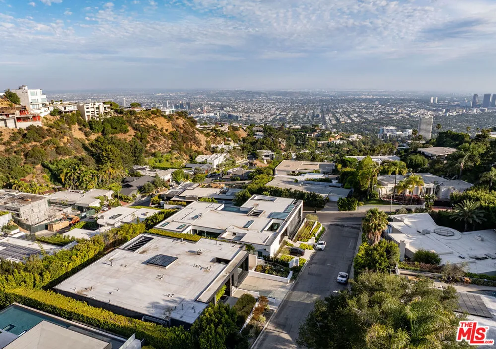 1814 Marcheeta Place Los Angeles, CA 90069