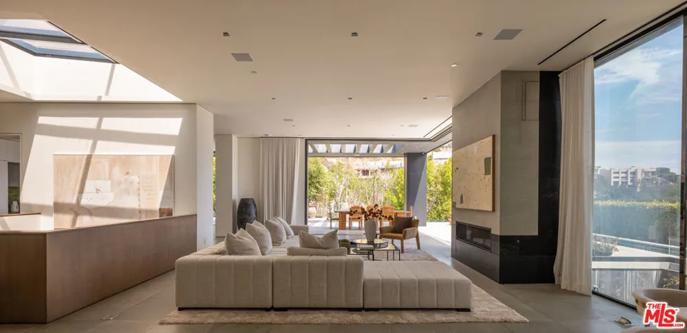 1814 Marcheeta Place Los Angeles, CA 90069