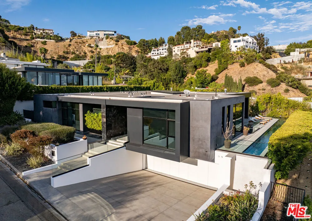 1814 Marcheeta Place Los Angeles, CA 90069