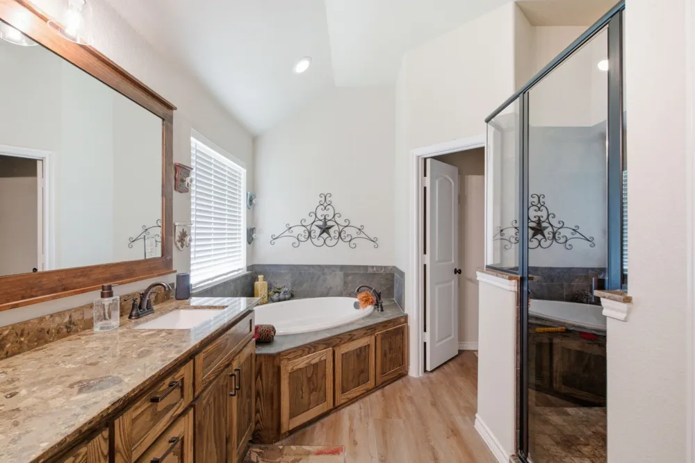 640 Sunfish Point Bluff Dale, TX 76433