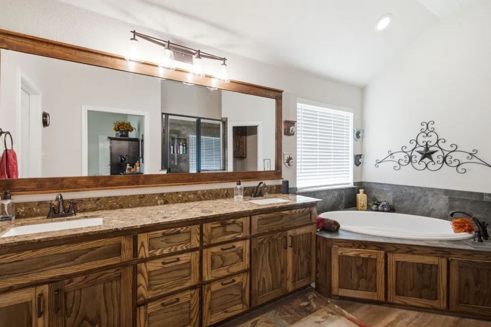640 Sunfish Point Bluff Dale, TX 76433