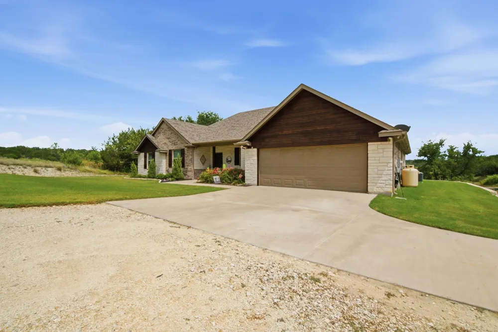 640 Sunfish Point Bluff Dale, TX 76433