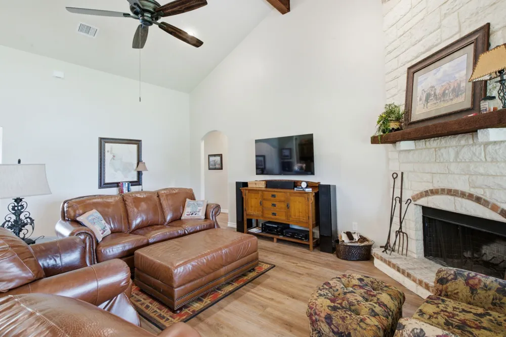 640 Sunfish Point Bluff Dale, TX 76433