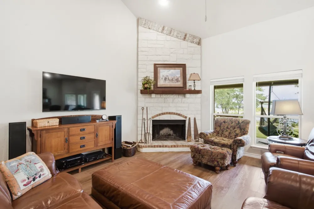640 Sunfish Point Bluff Dale, TX 76433
