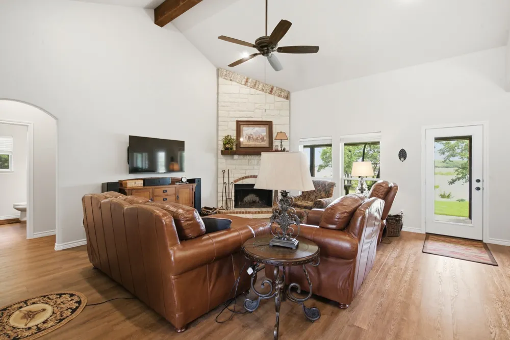 640 Sunfish Point Bluff Dale, TX 76433