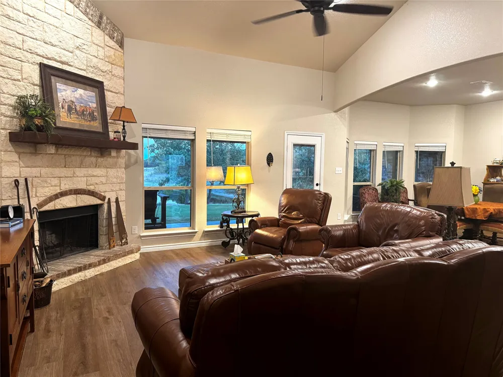 640 Sunfish Point Bluff Dale, TX 76433