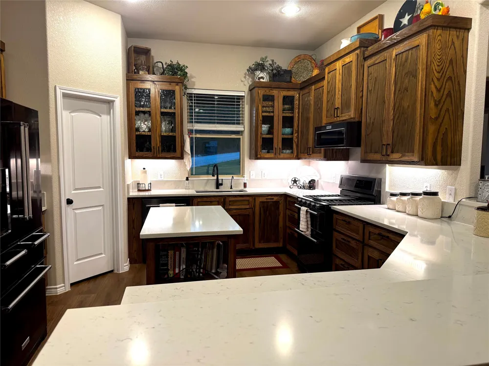 640 Sunfish Point Bluff Dale, TX 76433