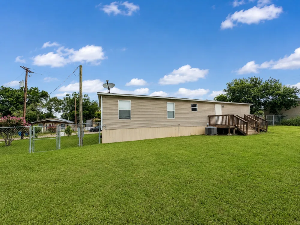 873 Avenue I Poteet, TX 78065