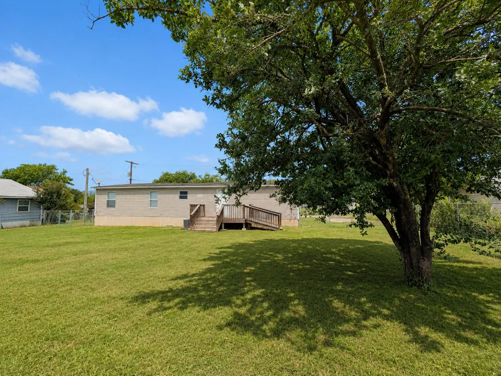 873 Avenue I Poteet, TX 78065