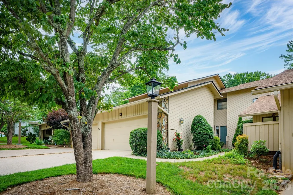 106 Deerlake Drive Asheville, NC 28803