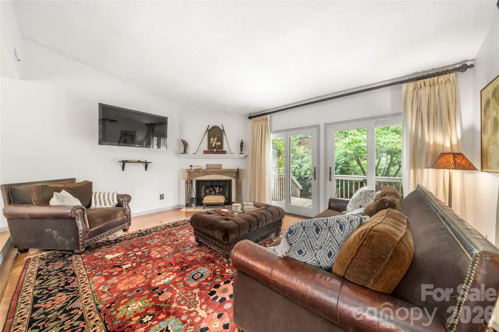 106 Deerlake Drive Asheville, NC 28803