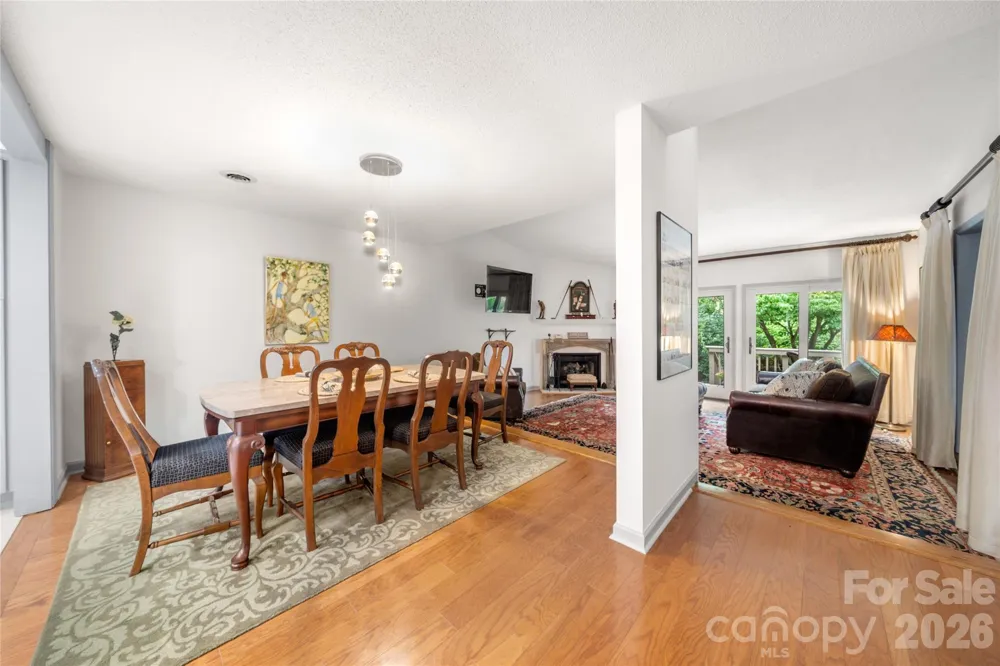 106 Deerlake Drive Asheville, NC 28803