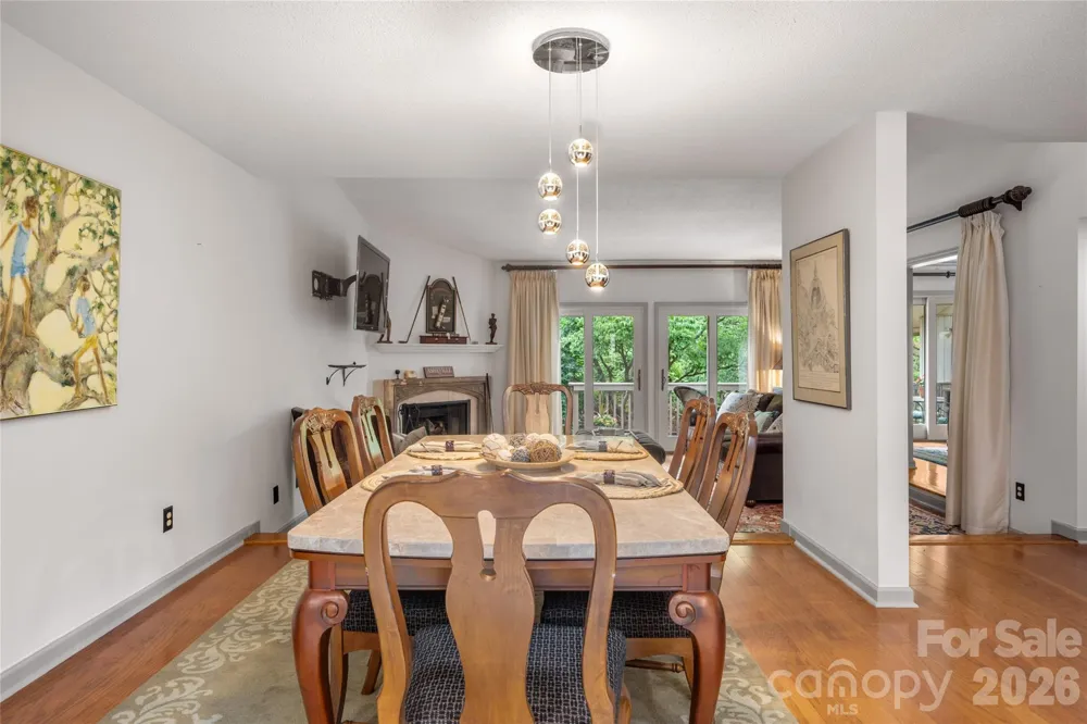 106 Deerlake Drive Asheville, NC 28803