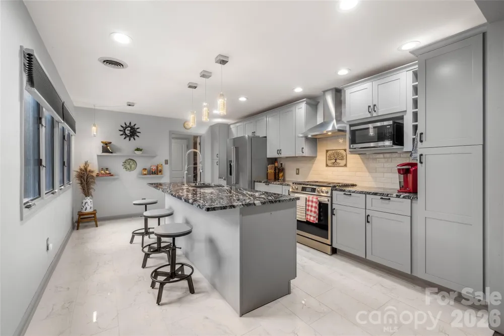 106 Deerlake Drive Asheville, NC 28803
