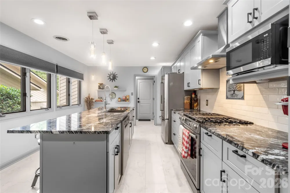 106 Deerlake Drive Asheville, NC 28803