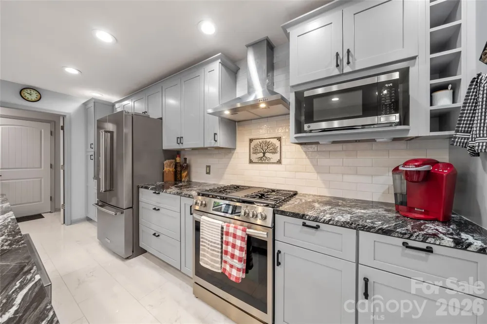 106 Deerlake Drive Asheville, NC 28803