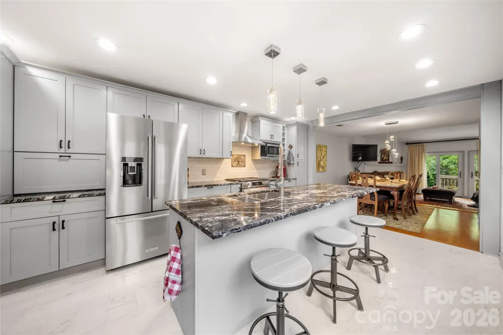 106 Deerlake Drive Asheville, NC 28803
