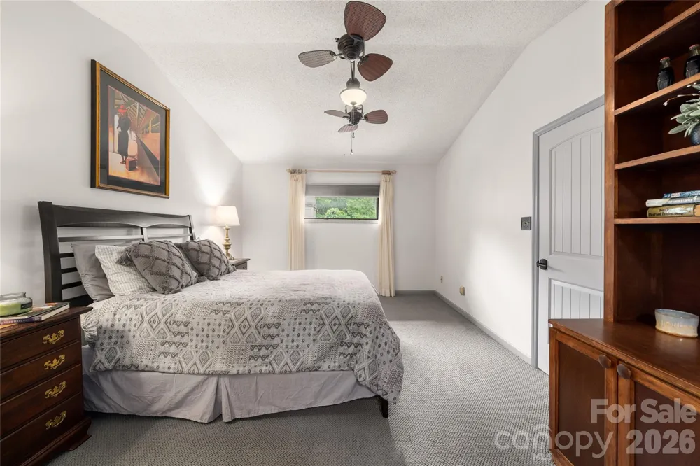 106 Deerlake Drive Asheville, NC 28803