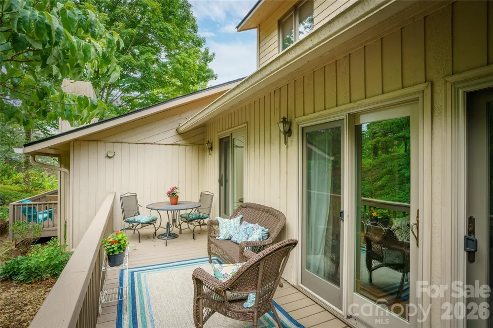 106 Deerlake Drive Asheville, NC 28803