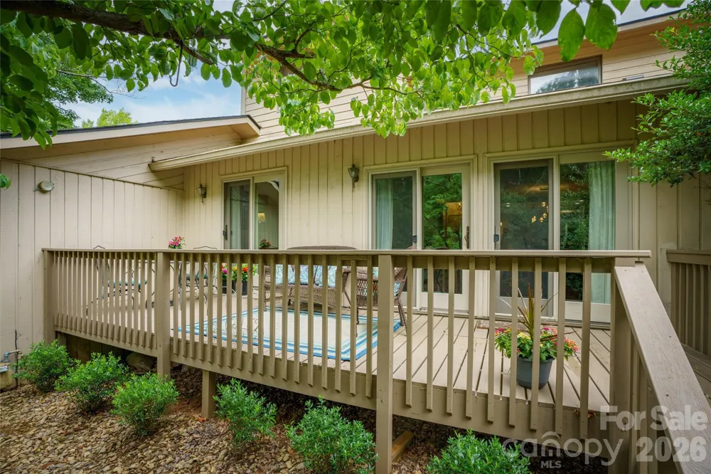 106 Deerlake Drive Asheville, NC 28803