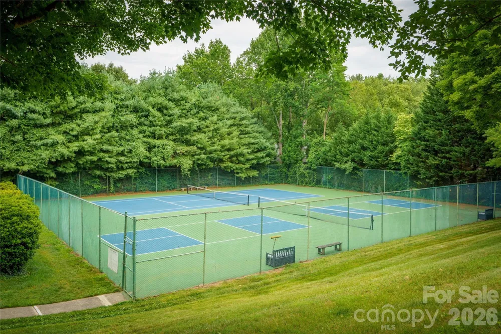 106 Deerlake Drive Asheville, NC 28803