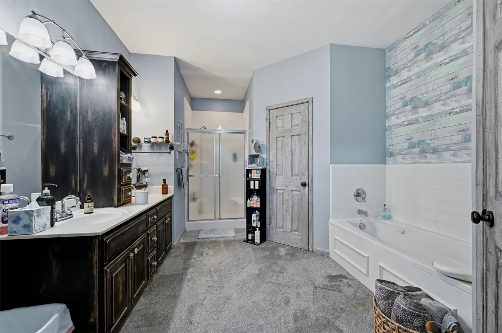 1226 County Road 243 Collinsville, TX 76233