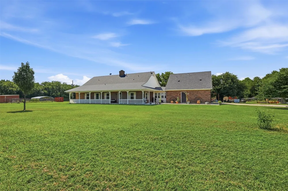 1226 County Road 243 Collinsville, TX 76233