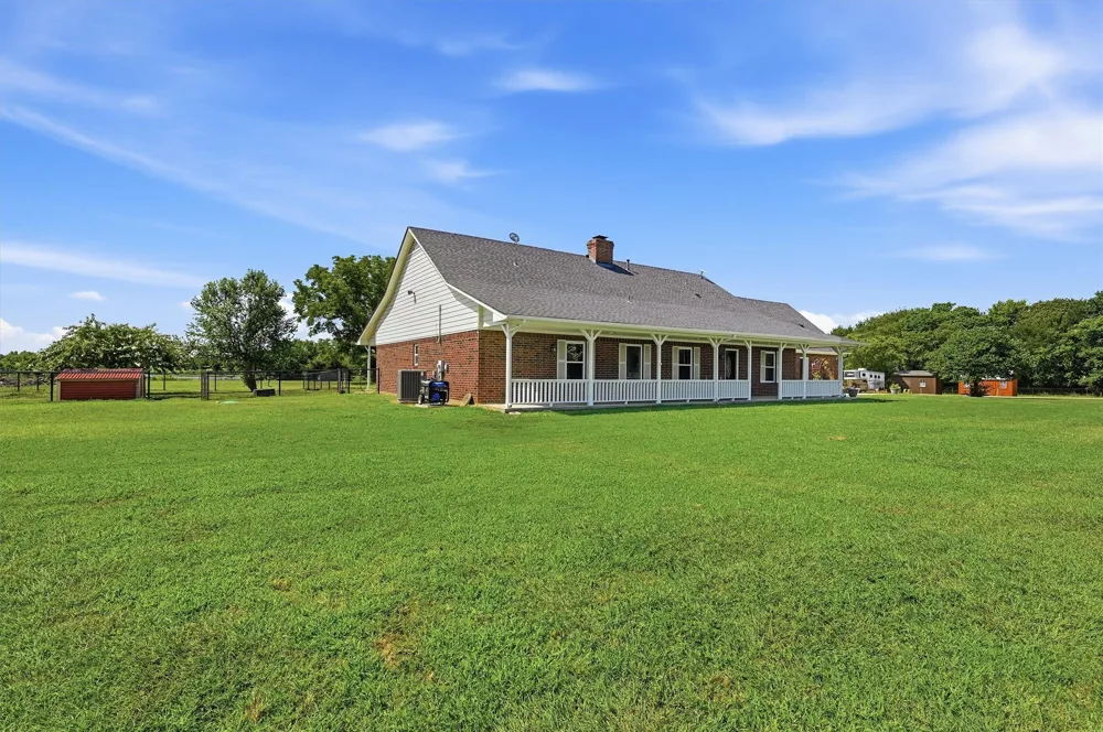 1226 County Road 243 Collinsville, TX 76233