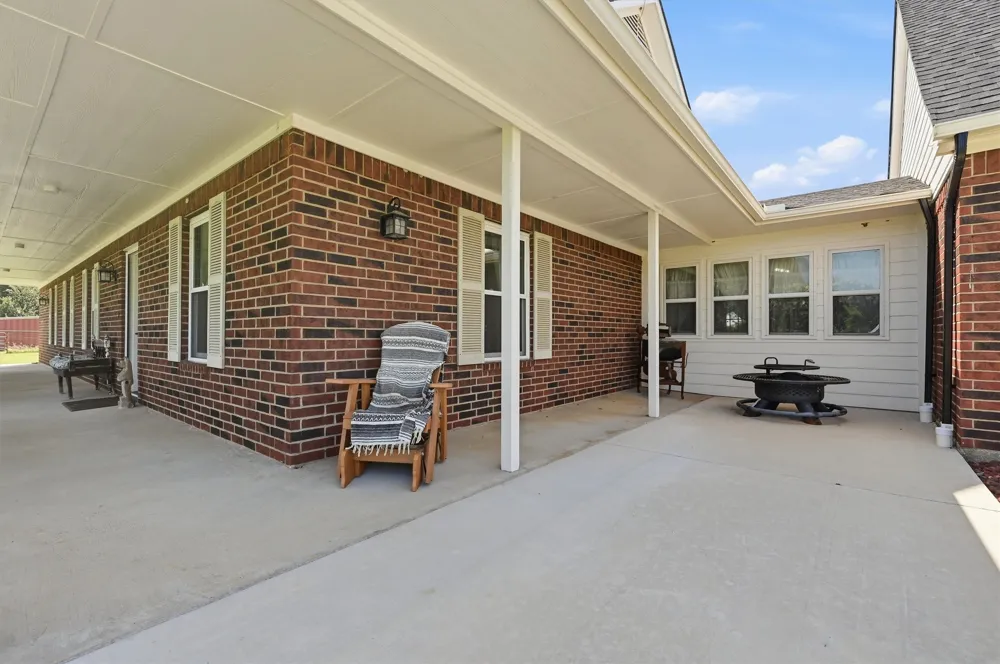1226 County Road 243 Collinsville, TX 76233