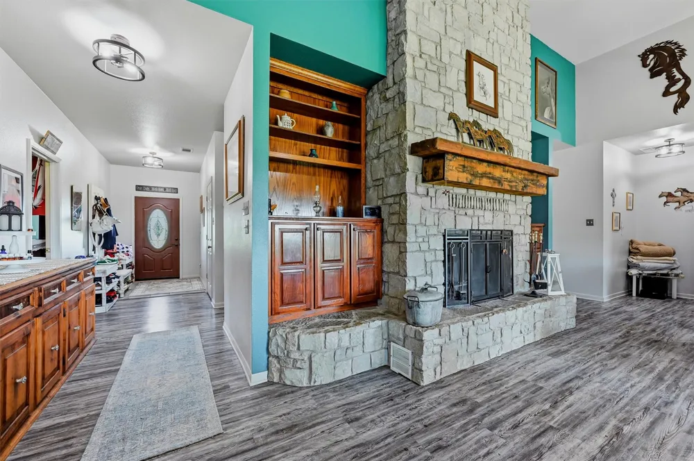 1226 County Road 243 Collinsville, TX 76233