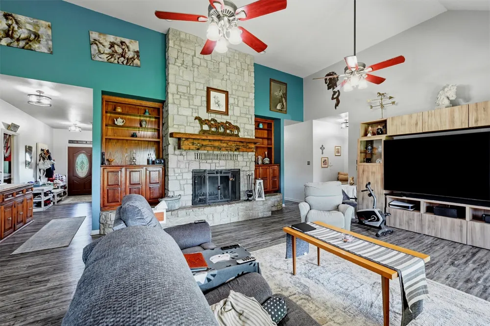 1226 County Road 243 Collinsville, TX 76233