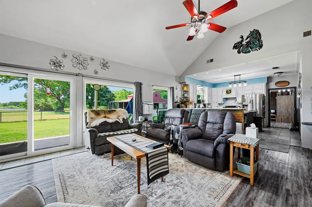 1226 County Road 243 Collinsville, TX 76233