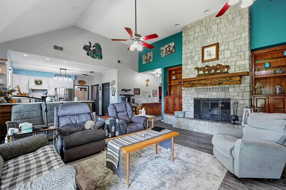 1226 County Road 243 Collinsville, TX 76233