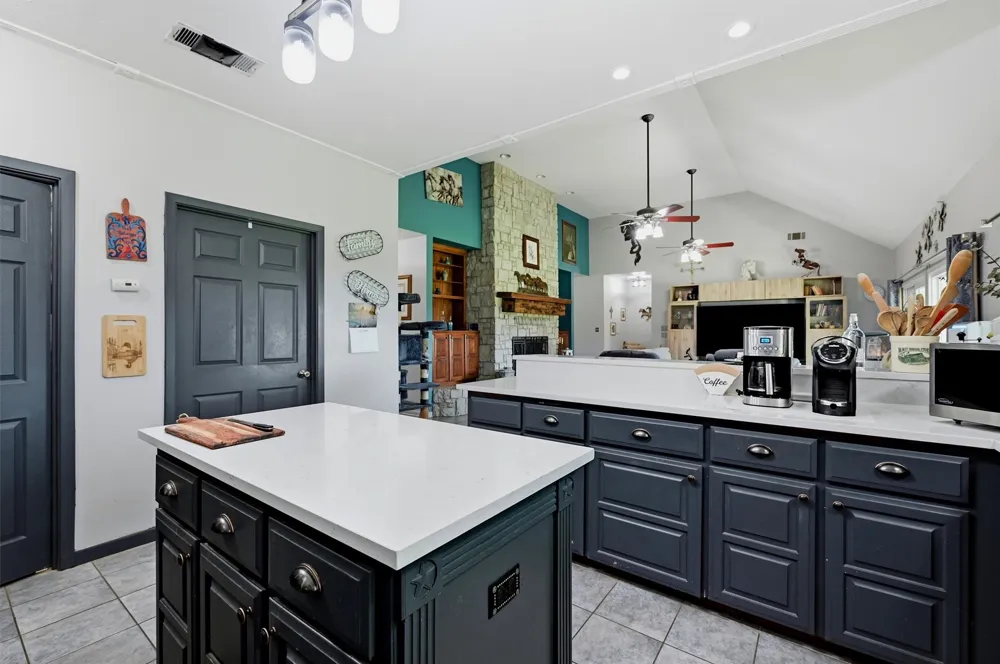 1226 County Road 243 Collinsville, TX 76233