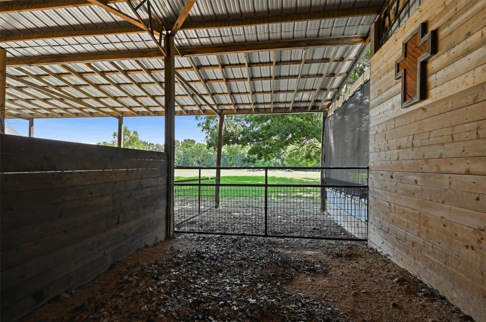 1226 County Road 243 Collinsville, TX 76233