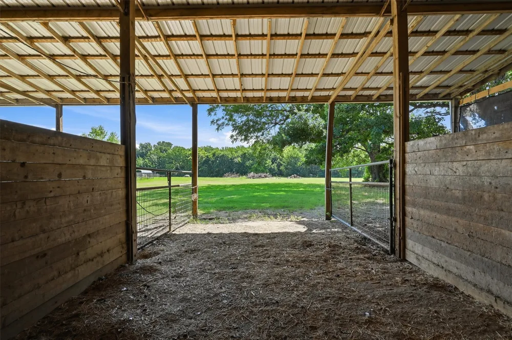 1226 County Road 243 Collinsville, TX 76233