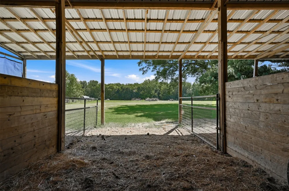 1226 County Road 243 Collinsville, TX 76233