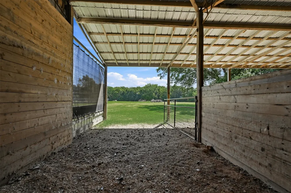 1226 County Road 243 Collinsville, TX 76233